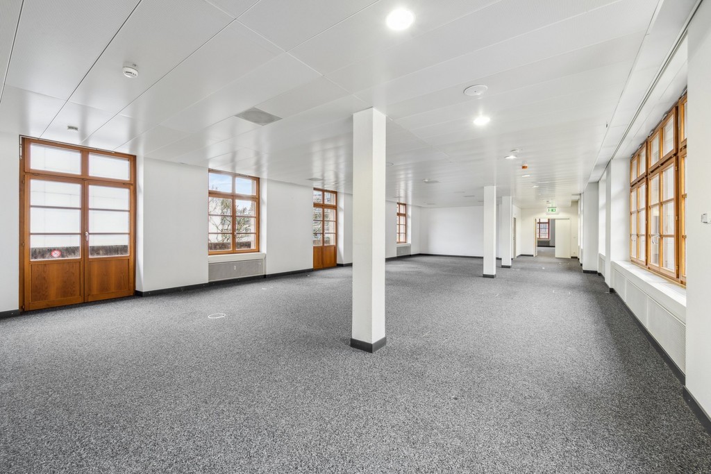 300-1500m² office