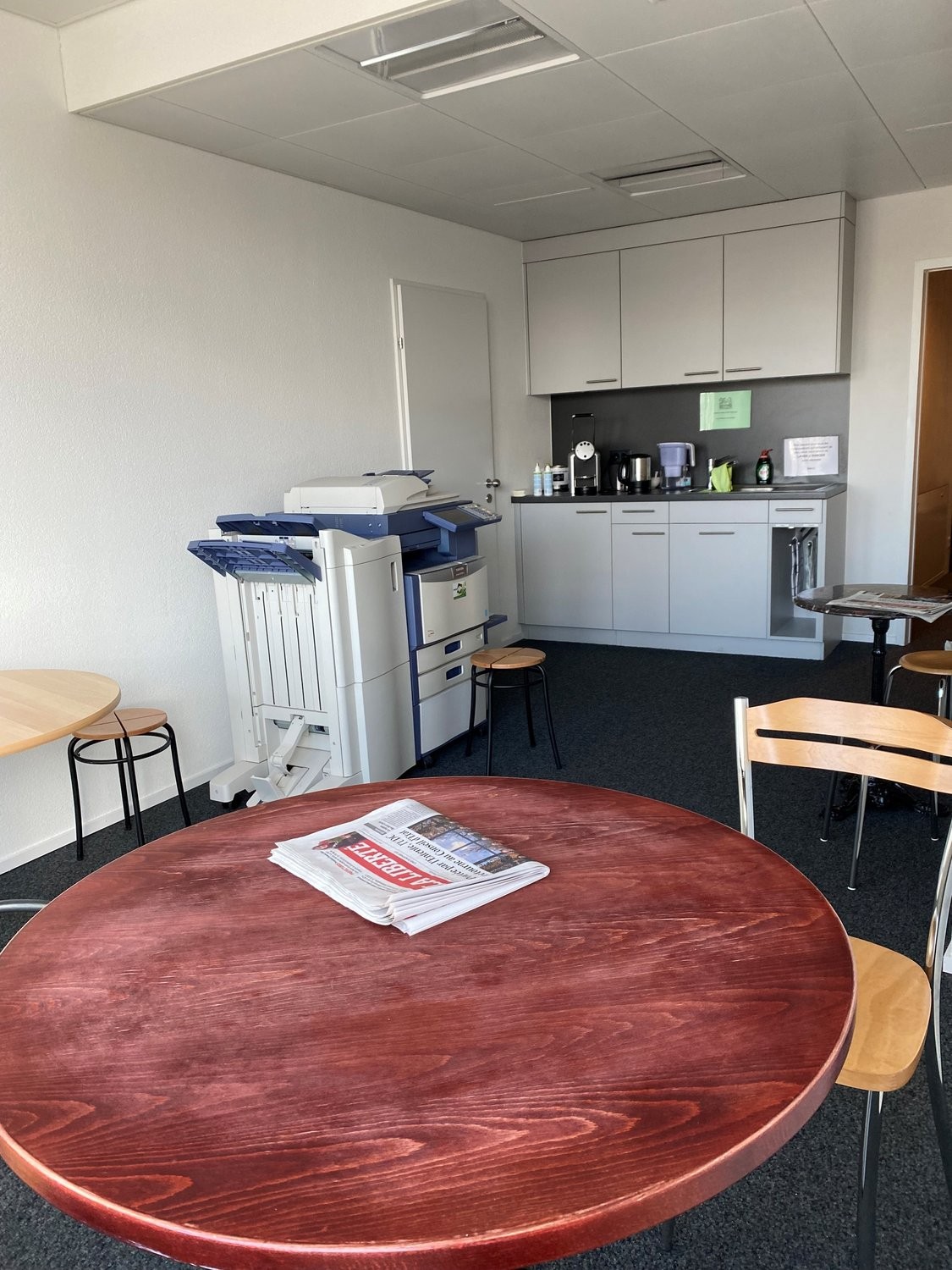 301m² Büro, Foto 4 von 4