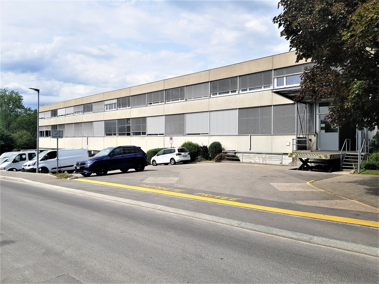 1000m² Atelier