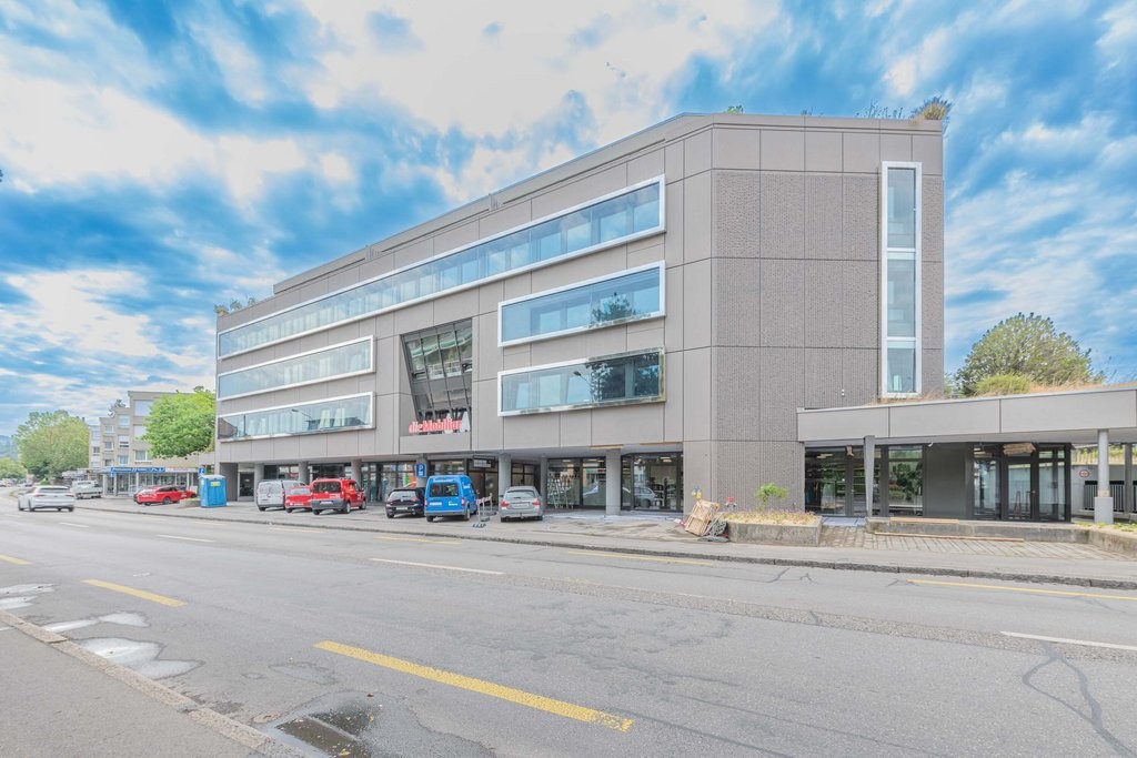 81m² shop