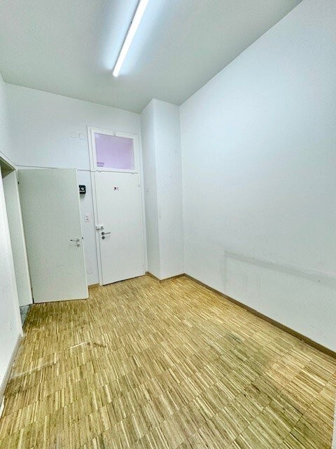 60m² commercial