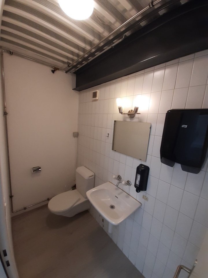 160m² storage room, photo 3 of 5
