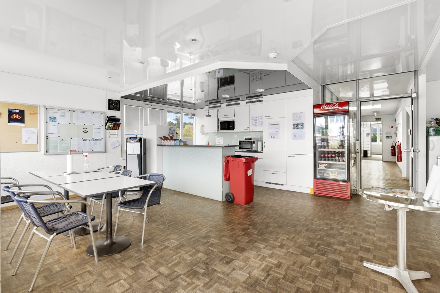 190m² office