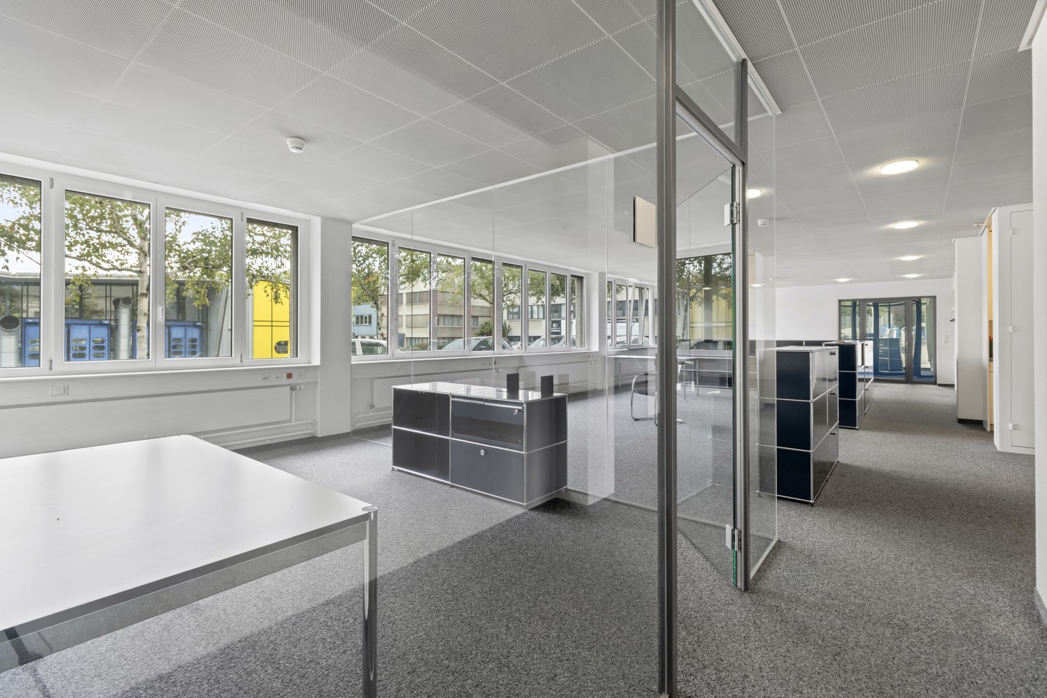 190m² office