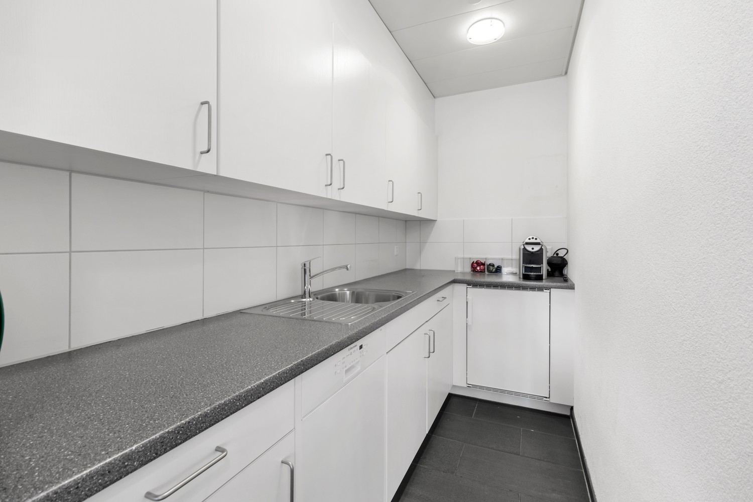 190m² office