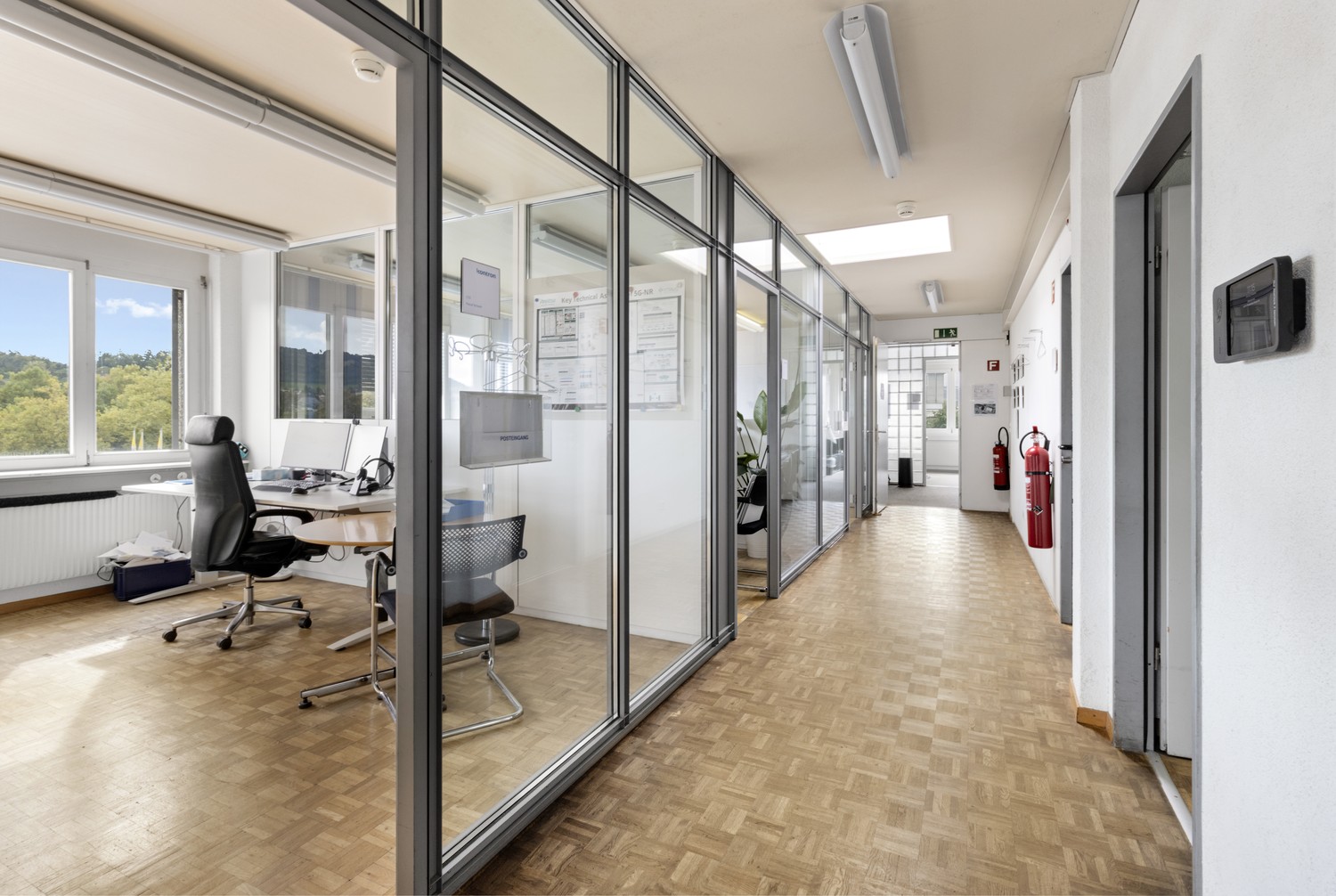 190m² office