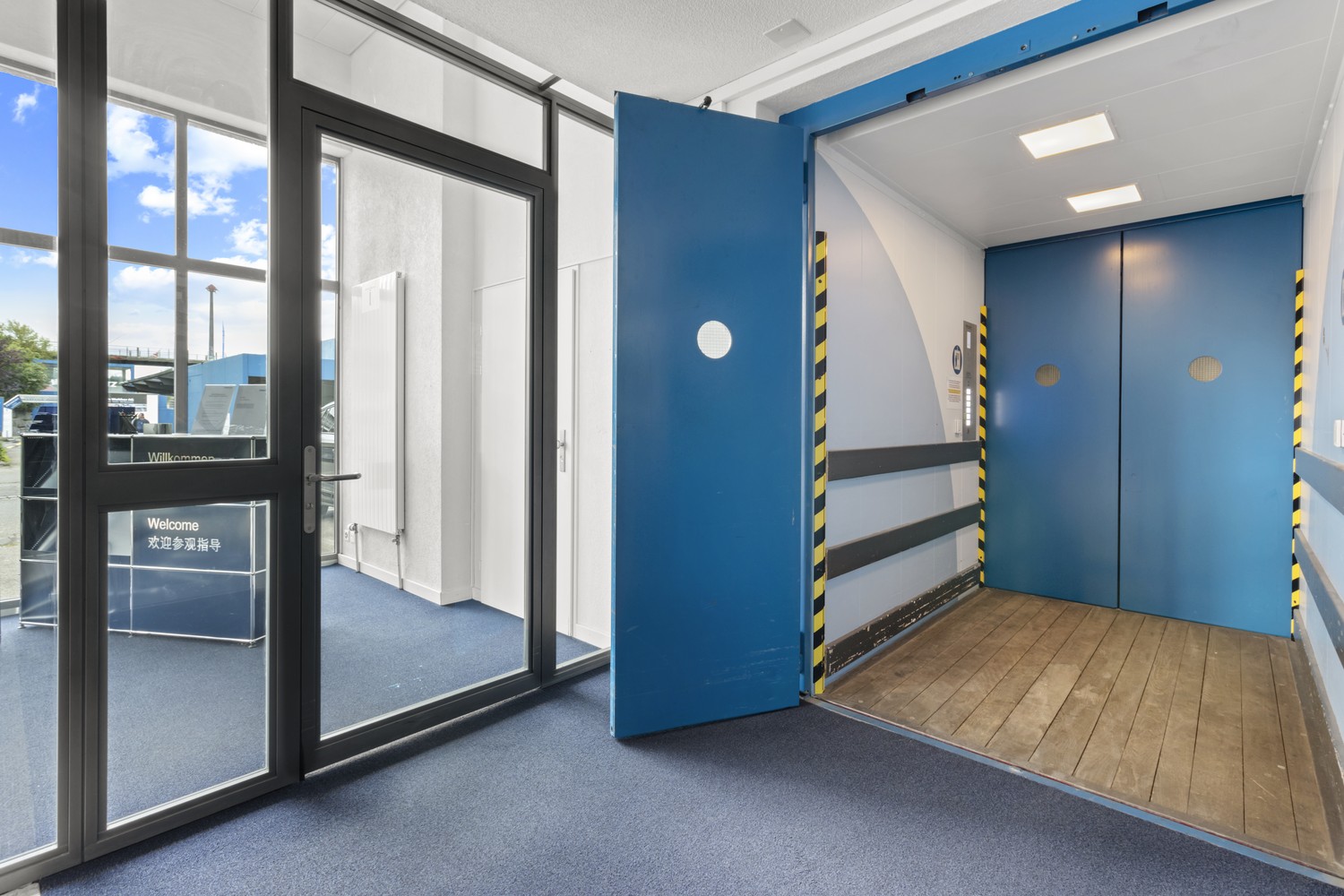 190m² office