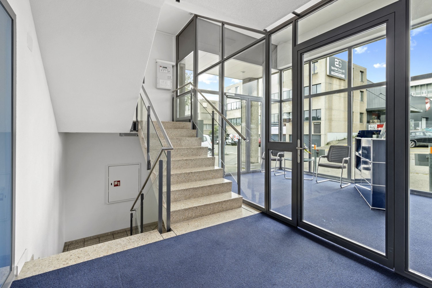 190m² office
