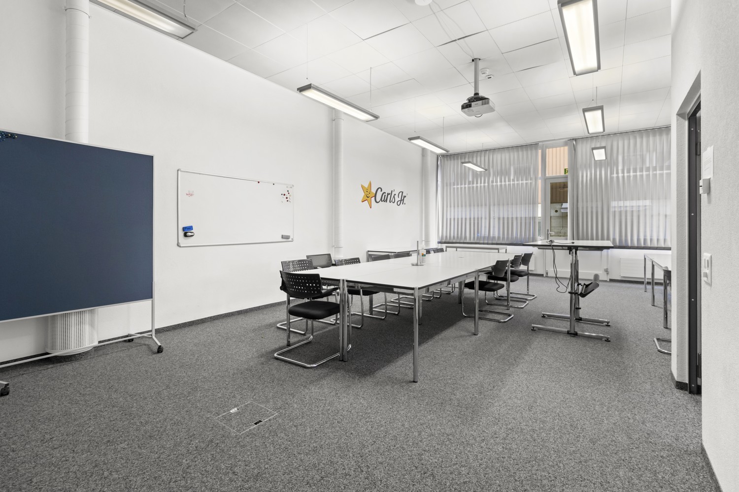 190m² office