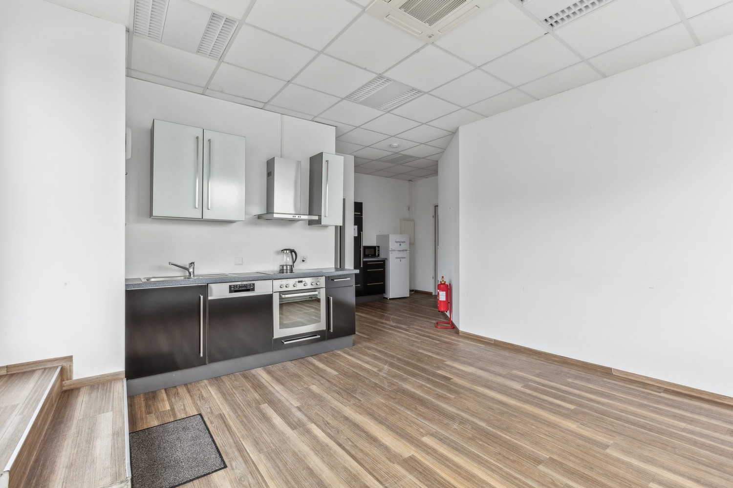 345m² office