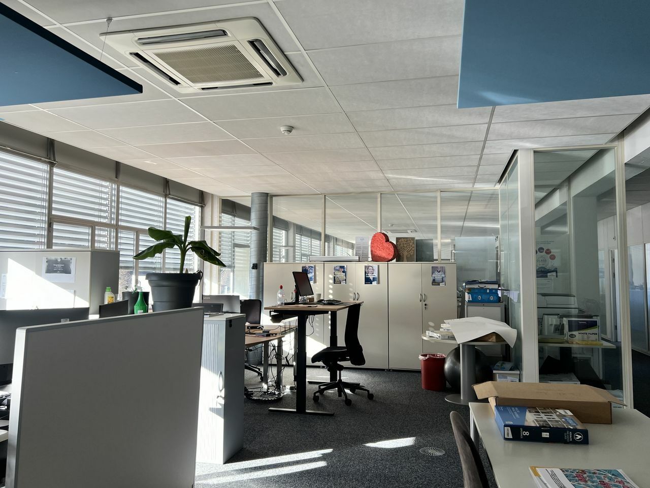 856m² office