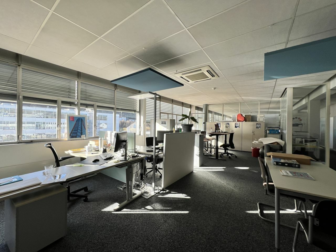 856m² office
