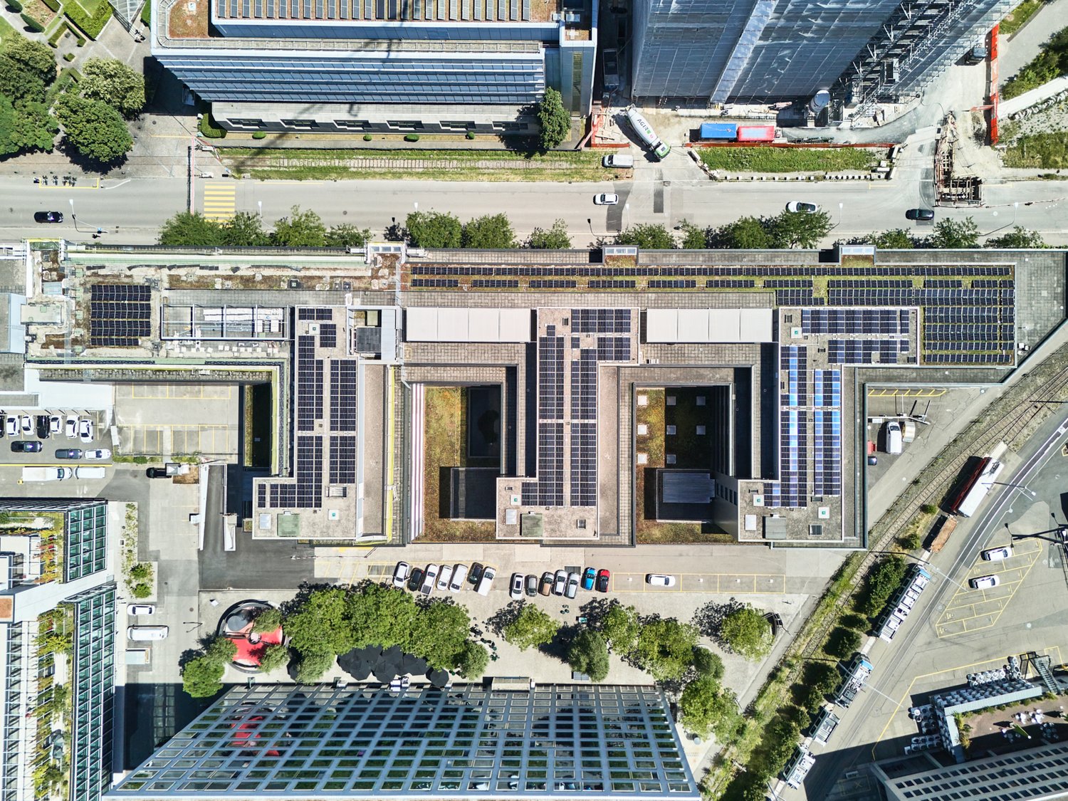 1360m² office