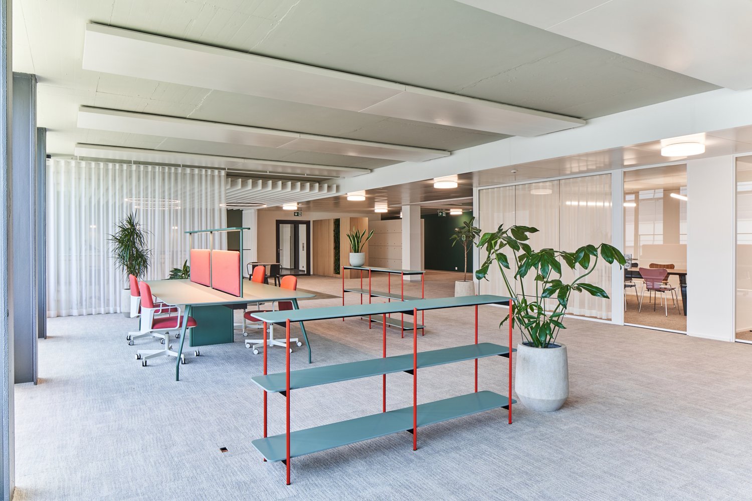 1360m² office