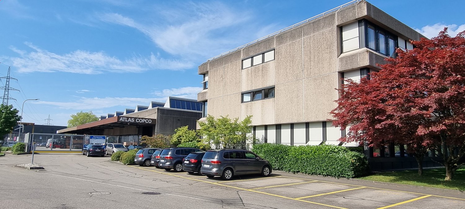 990m² office