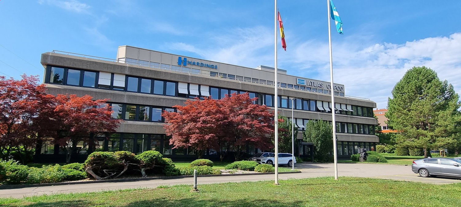 990m² office
