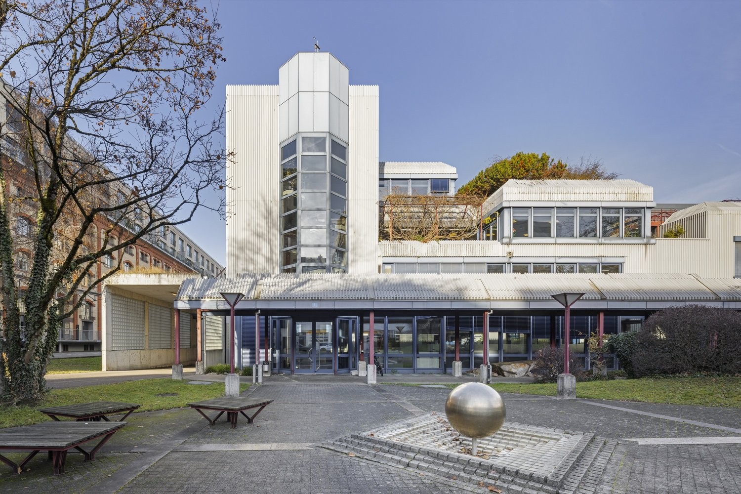 924m² office