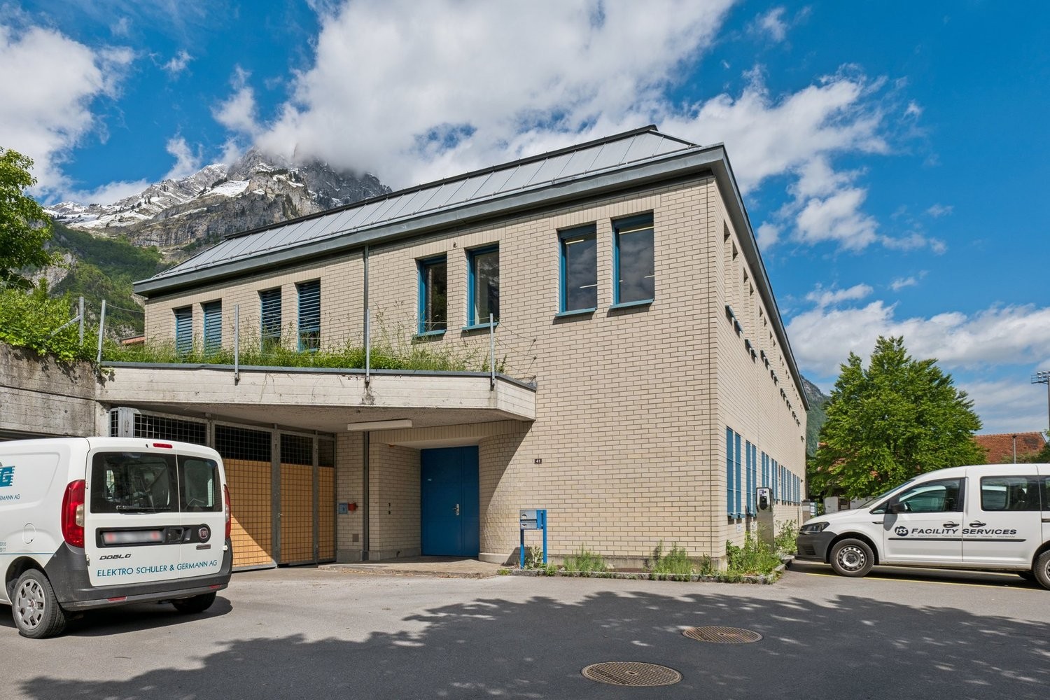 203m² storage room