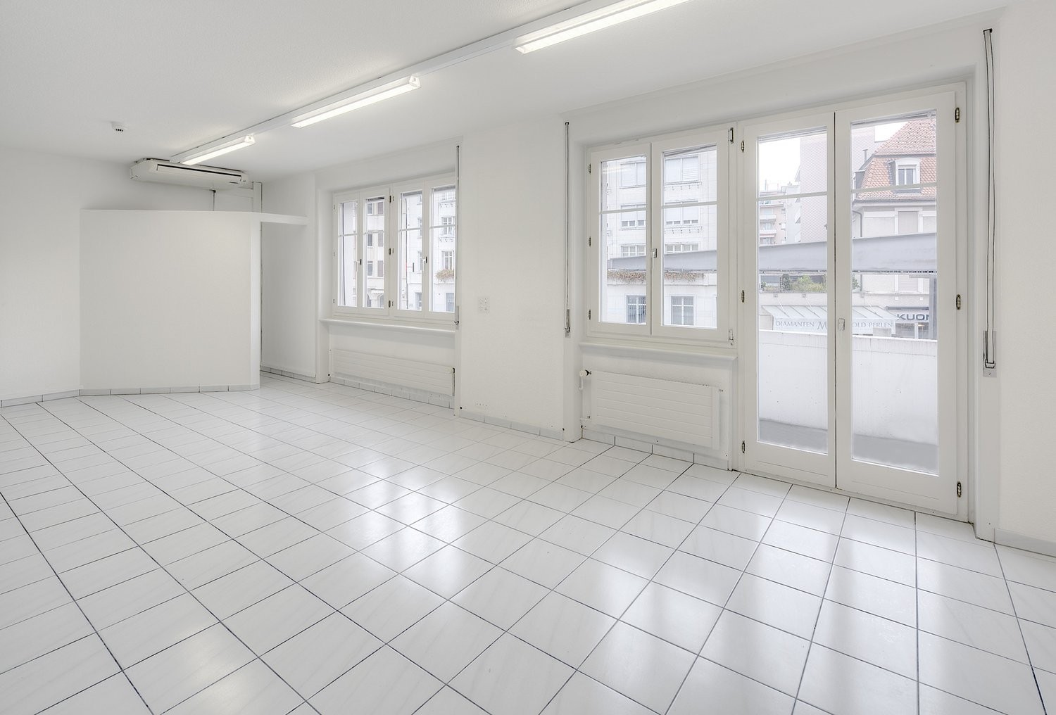 60m² shop
