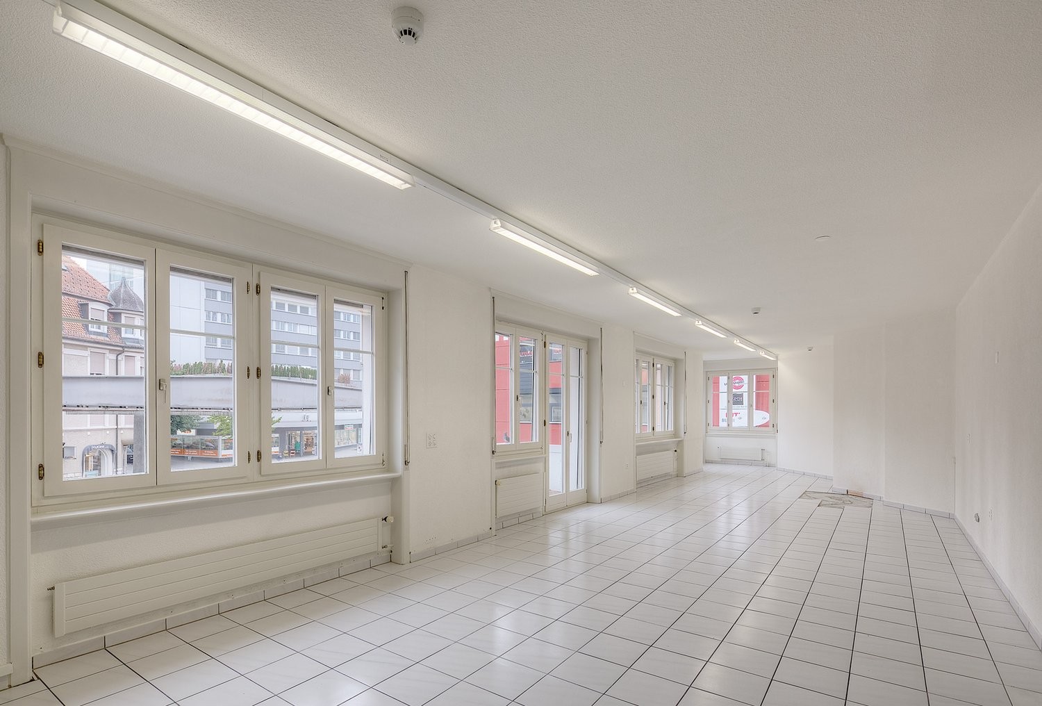 60m² shop