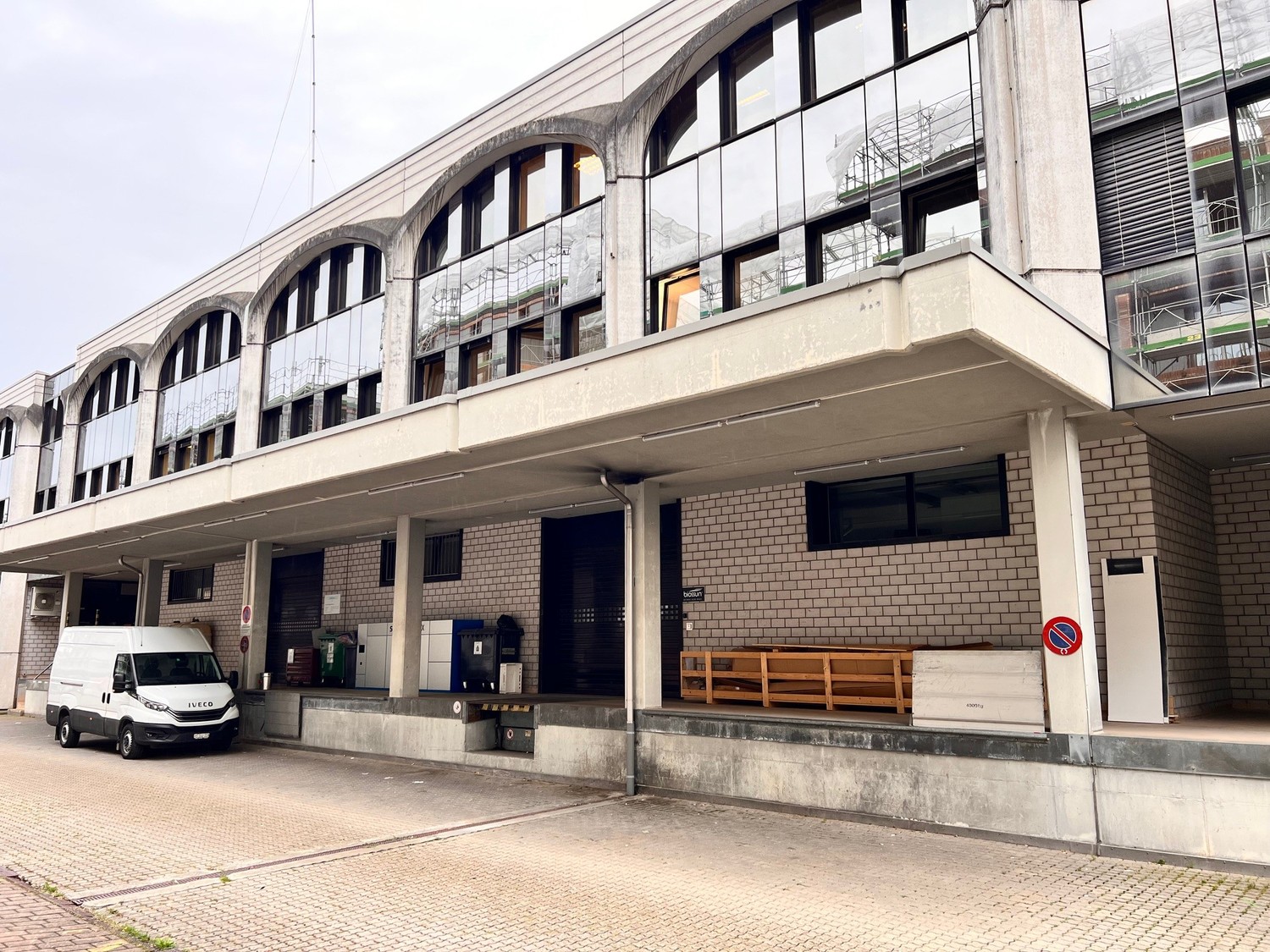 153m² Büro, Foto 1 von 3