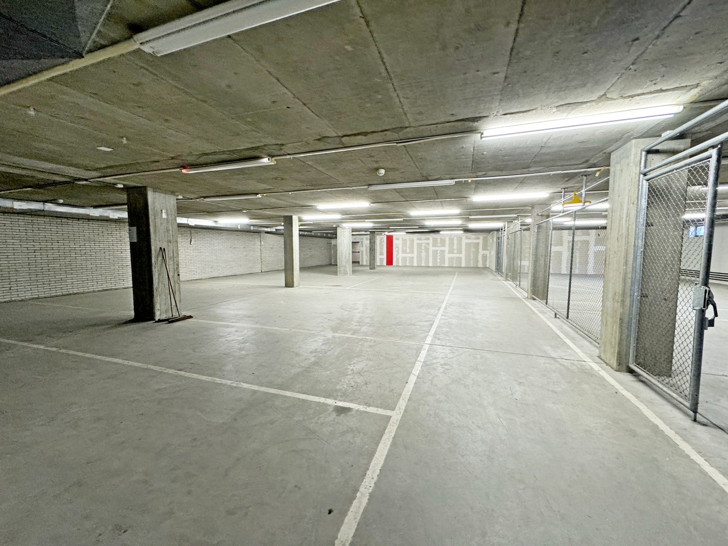 76m² storage room