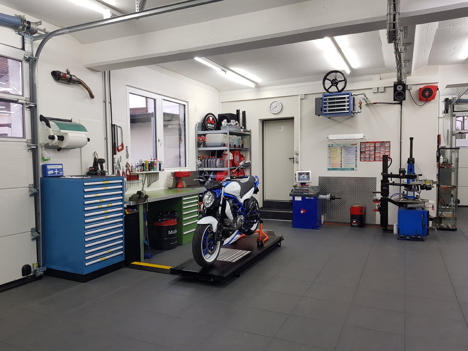 143m² officina, foto 1 di 10