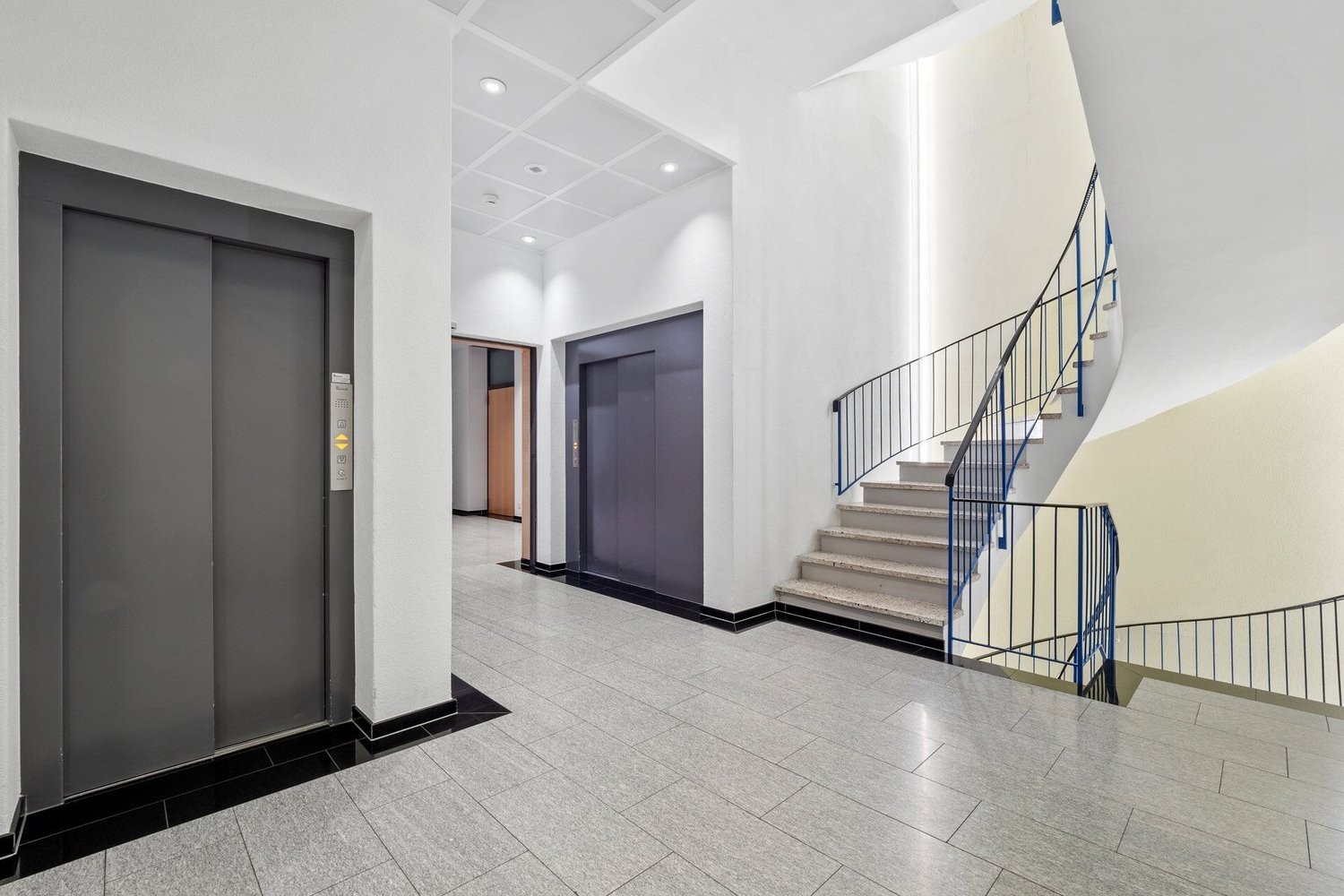 681m² ufficio