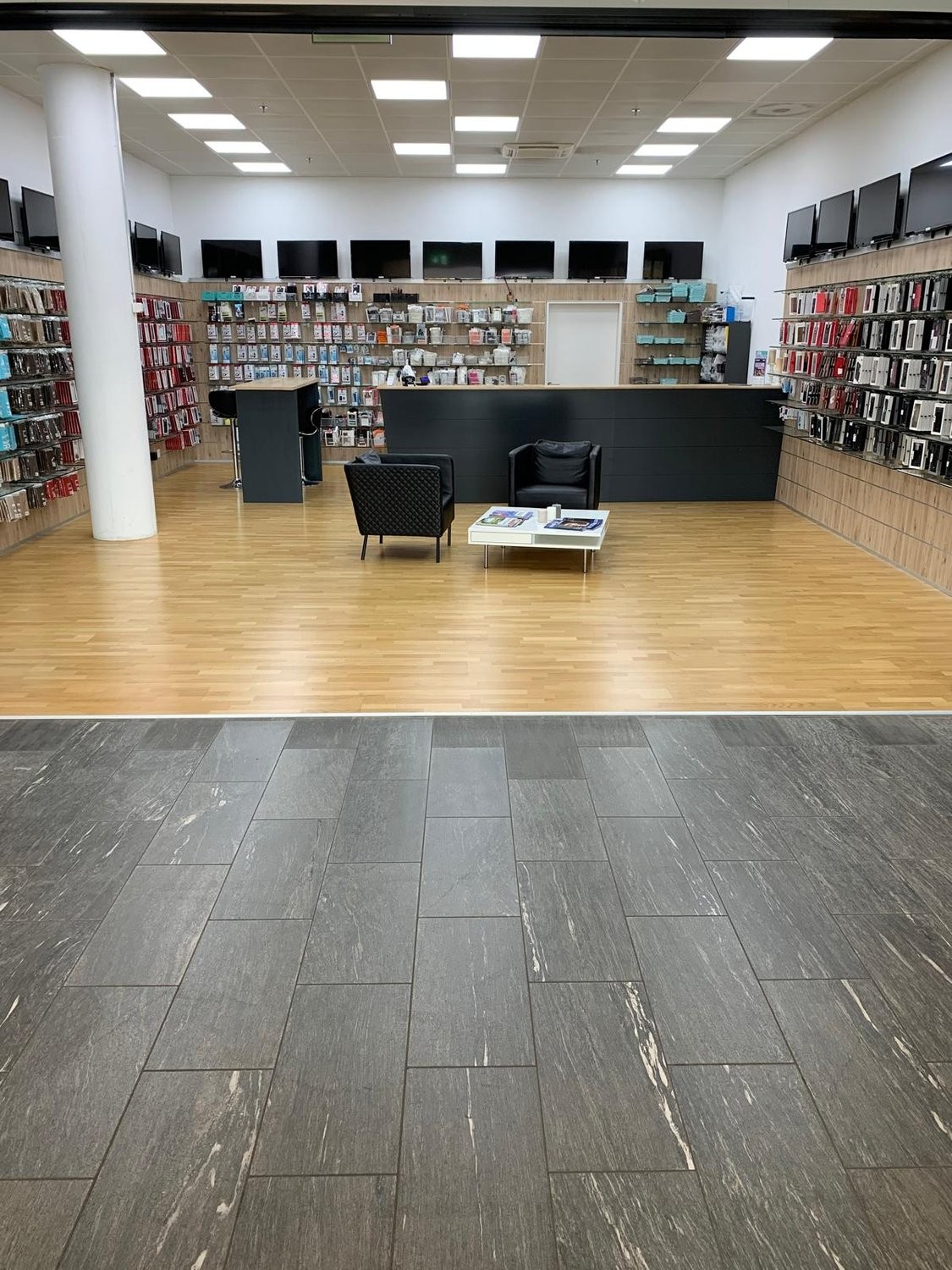 115m² shop
