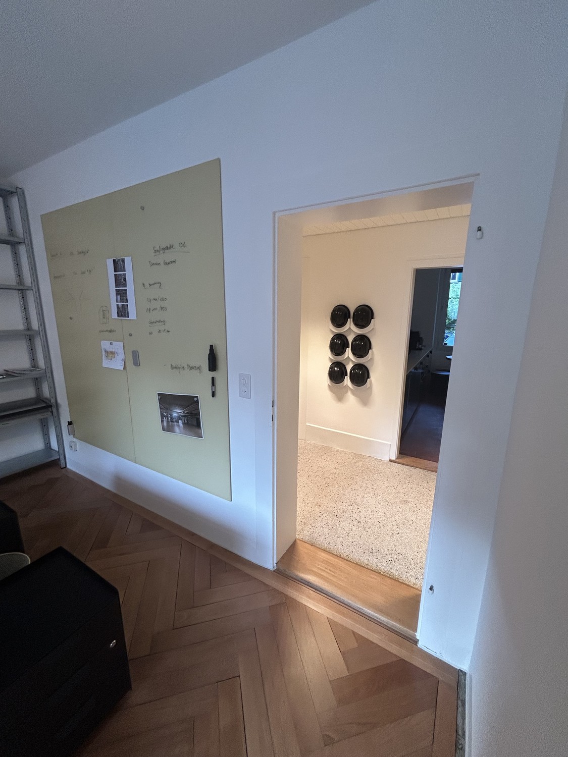 60m² office