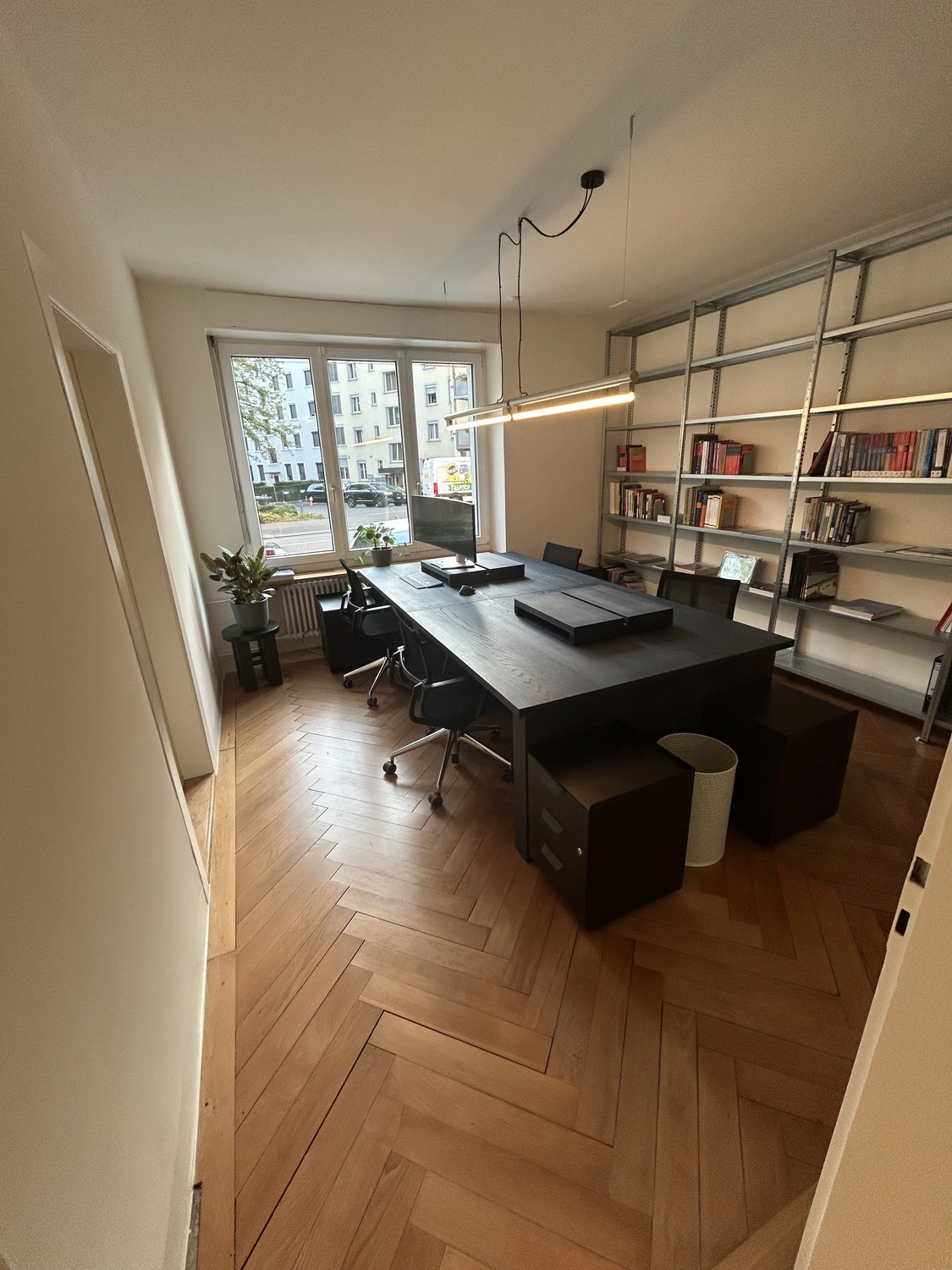 60m² office