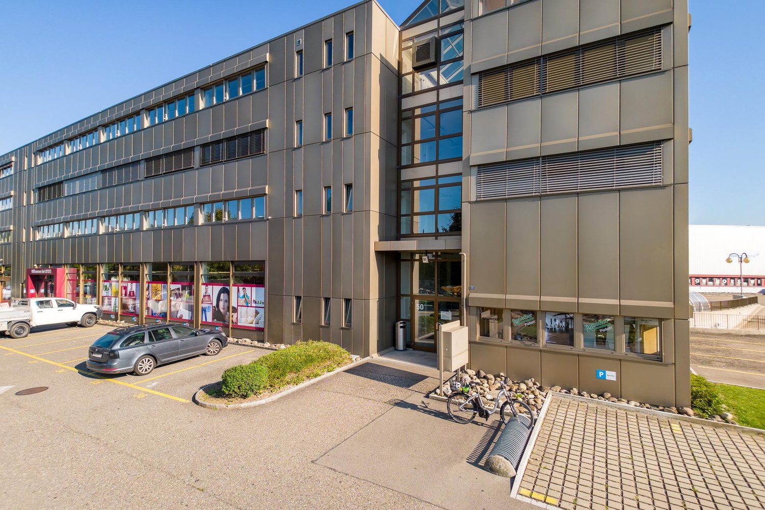175m² office