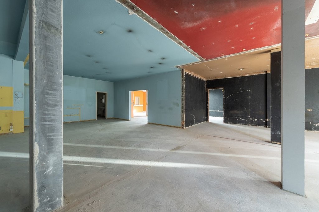 280m² office