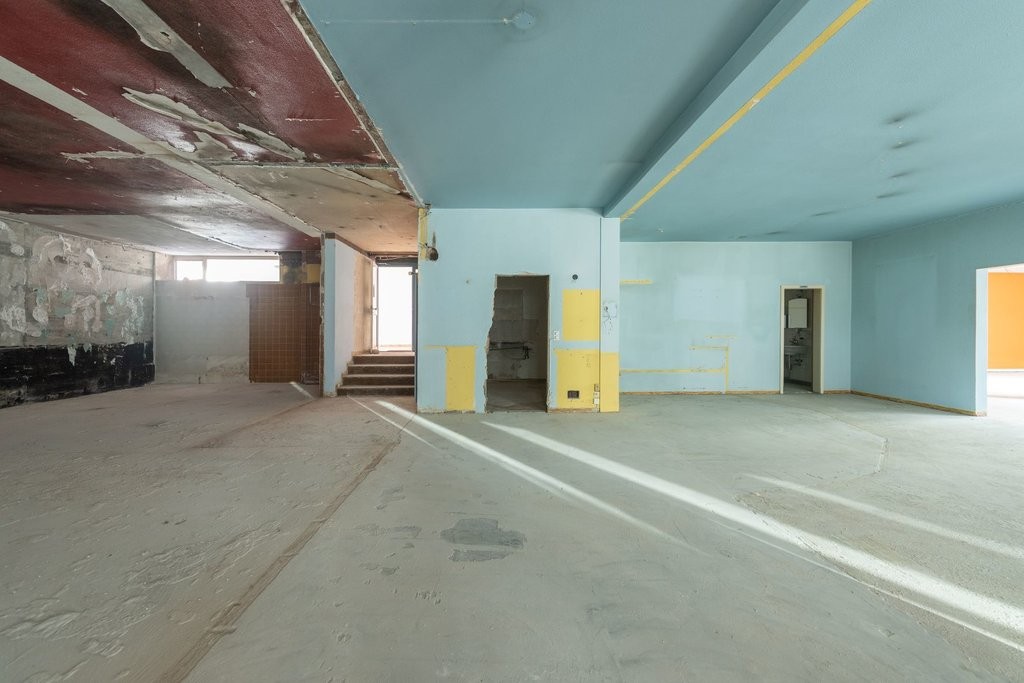280m² office