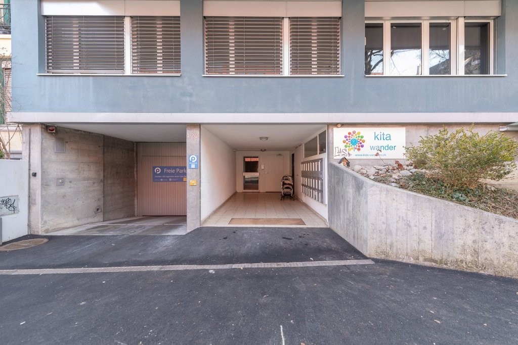 280m² office