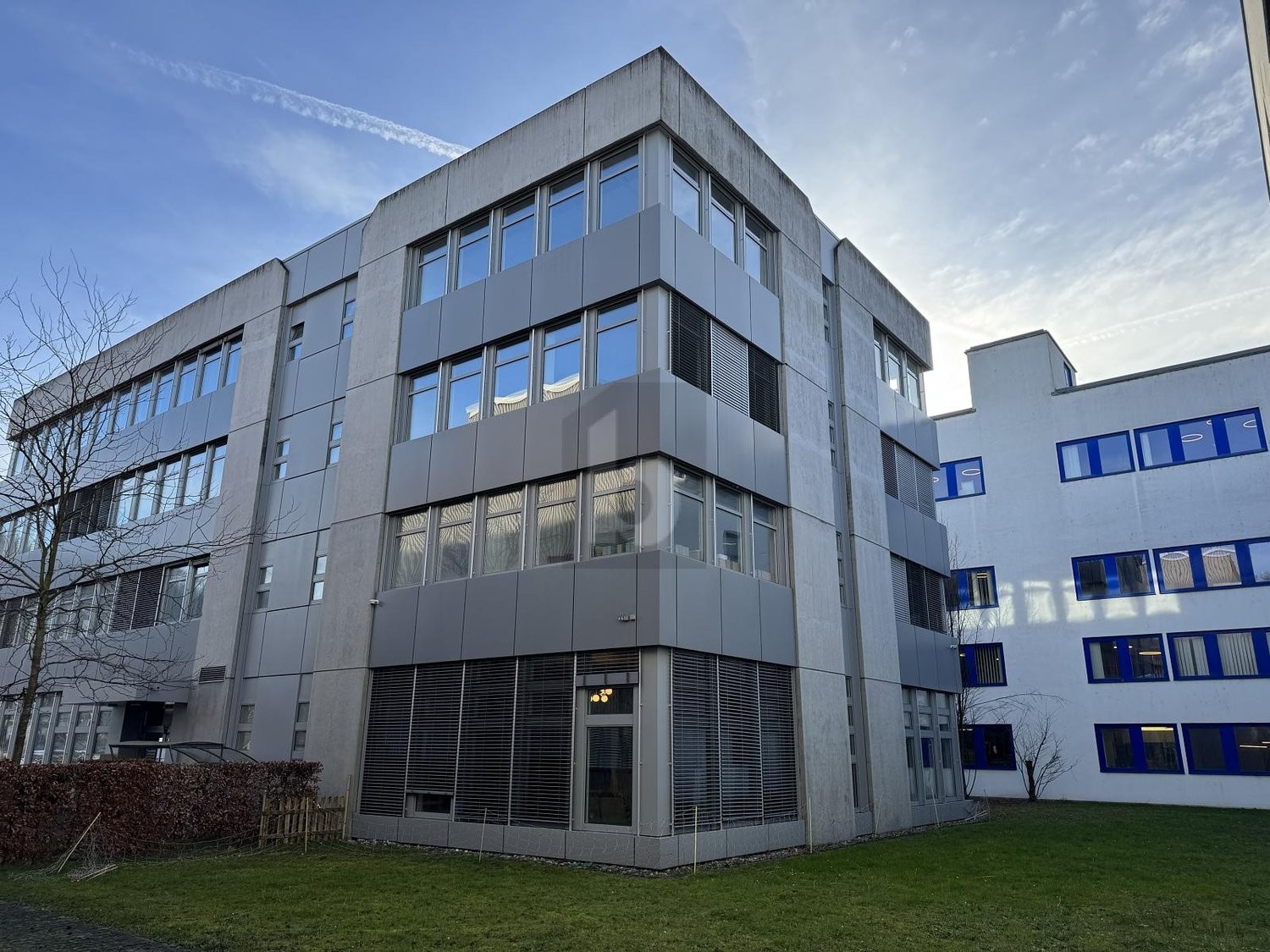 6735m² storage room