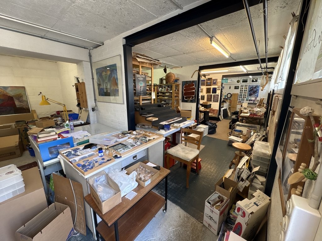 95m² storage room