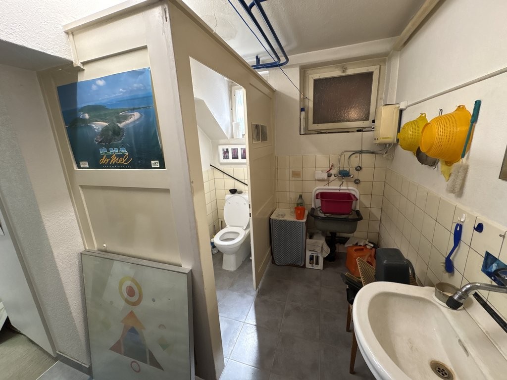95m² storage room