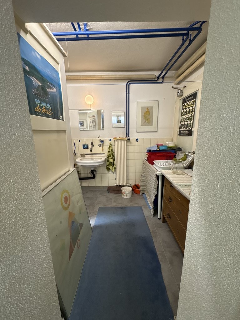 95m² storage room