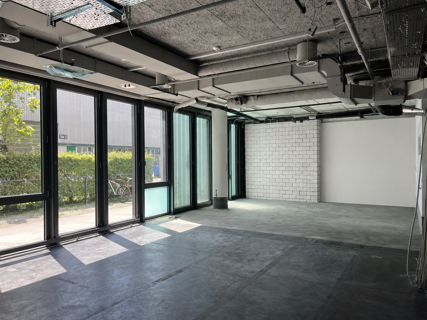 100m² shop