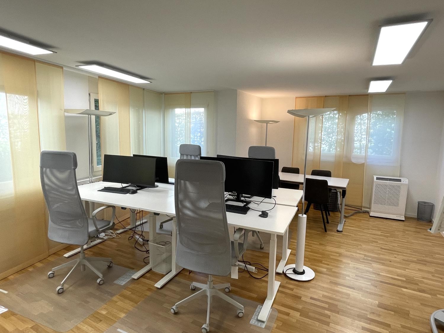 84m² office