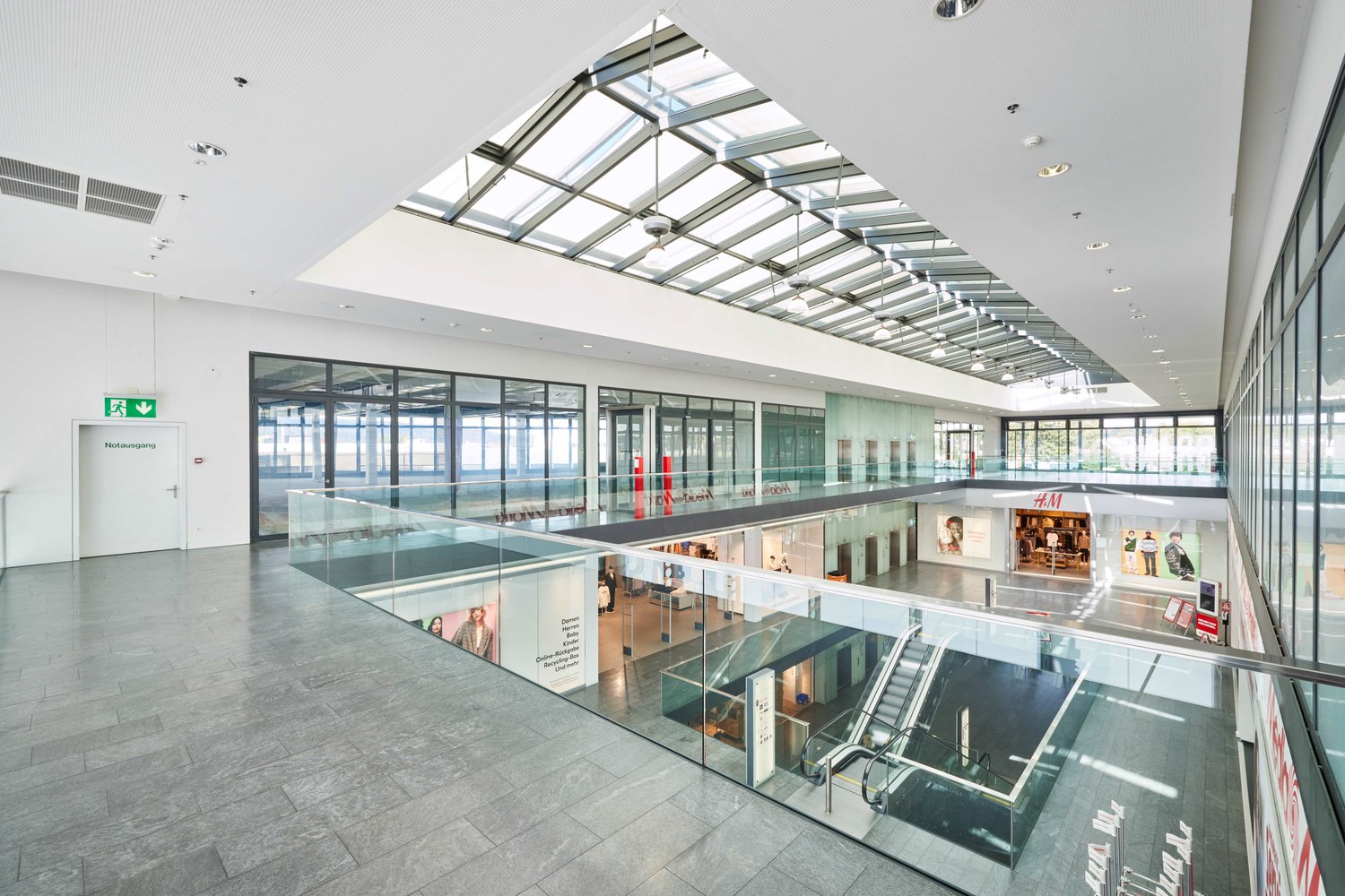 185m² office