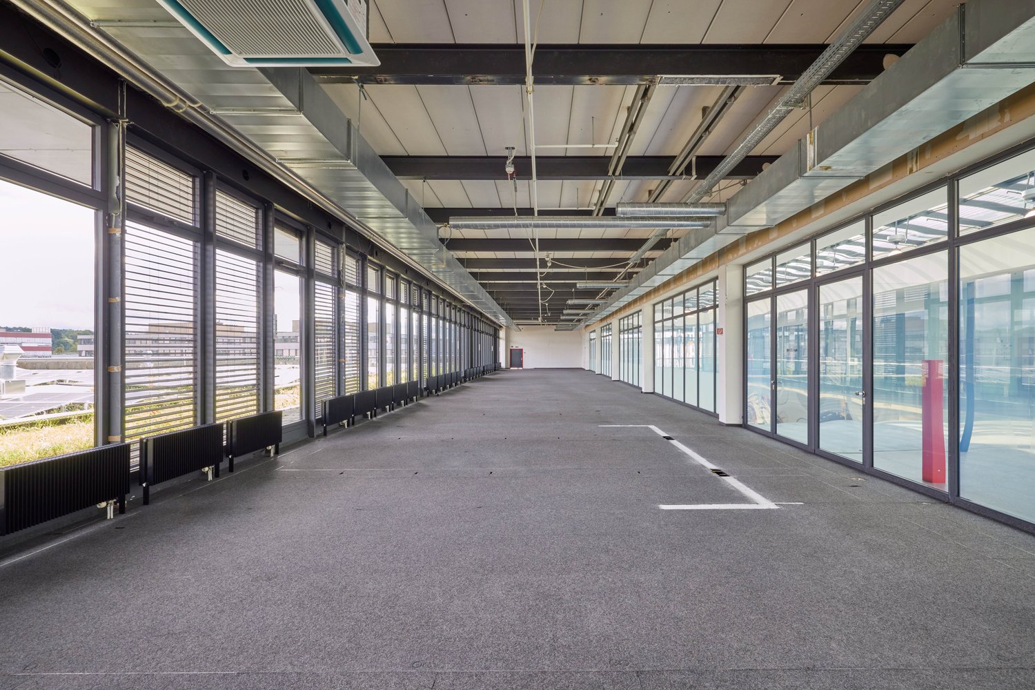 185m² office