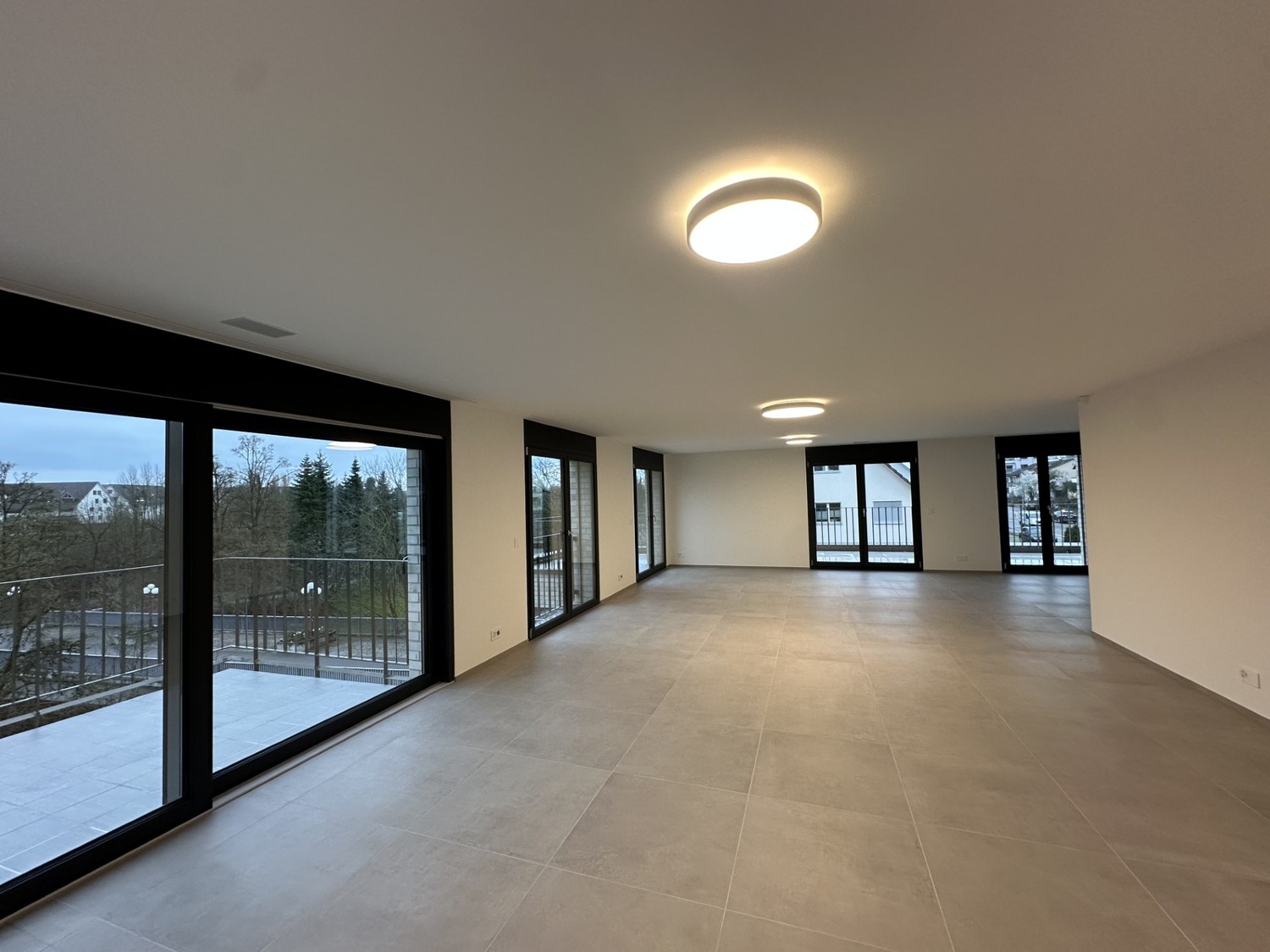 149m² commercial
