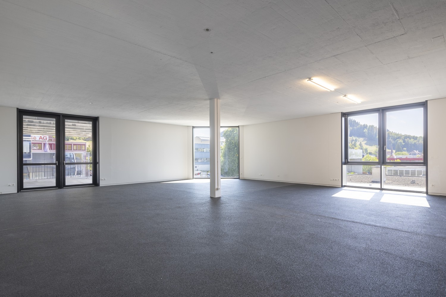 121m² office