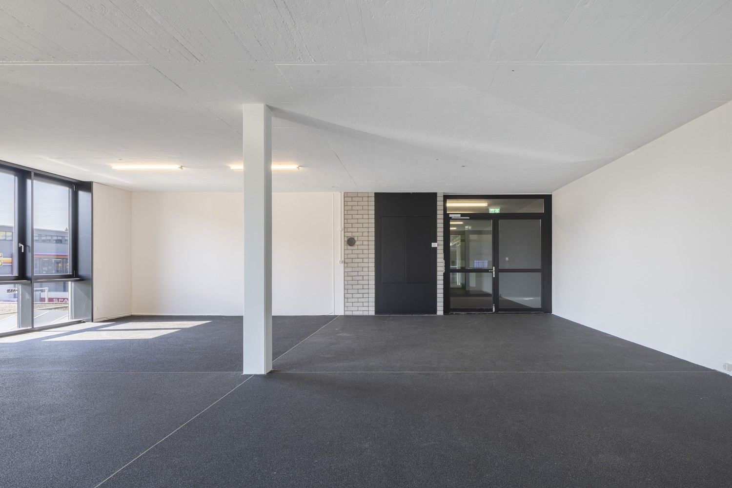 121m² office