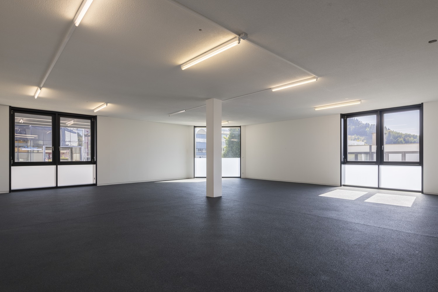 121m² office
