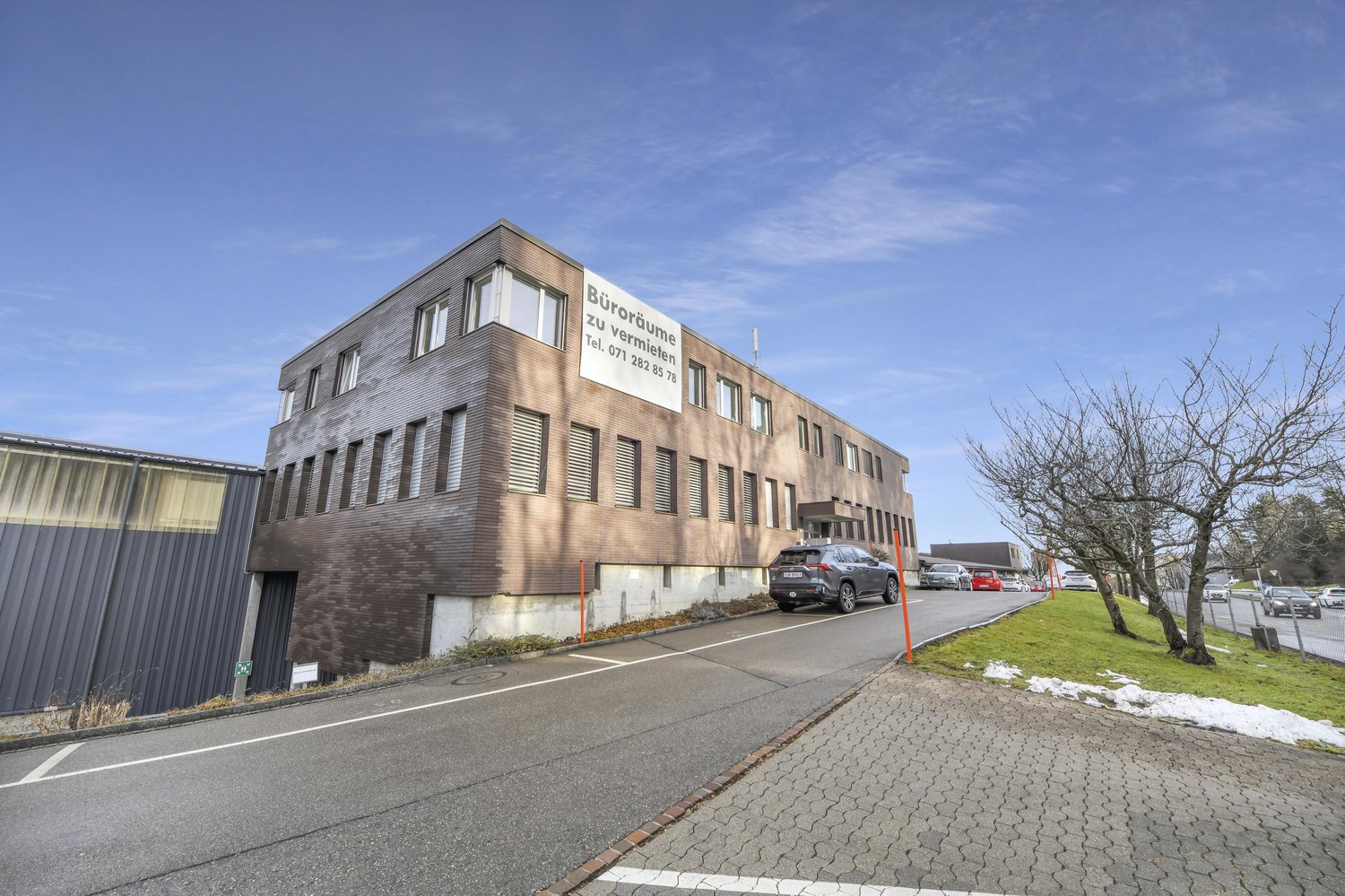 143m² office