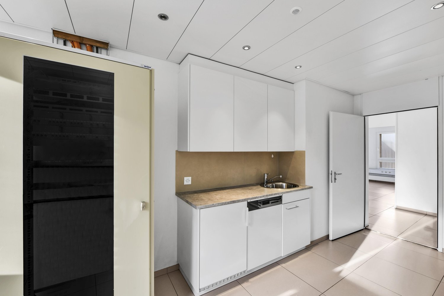 143m² office
