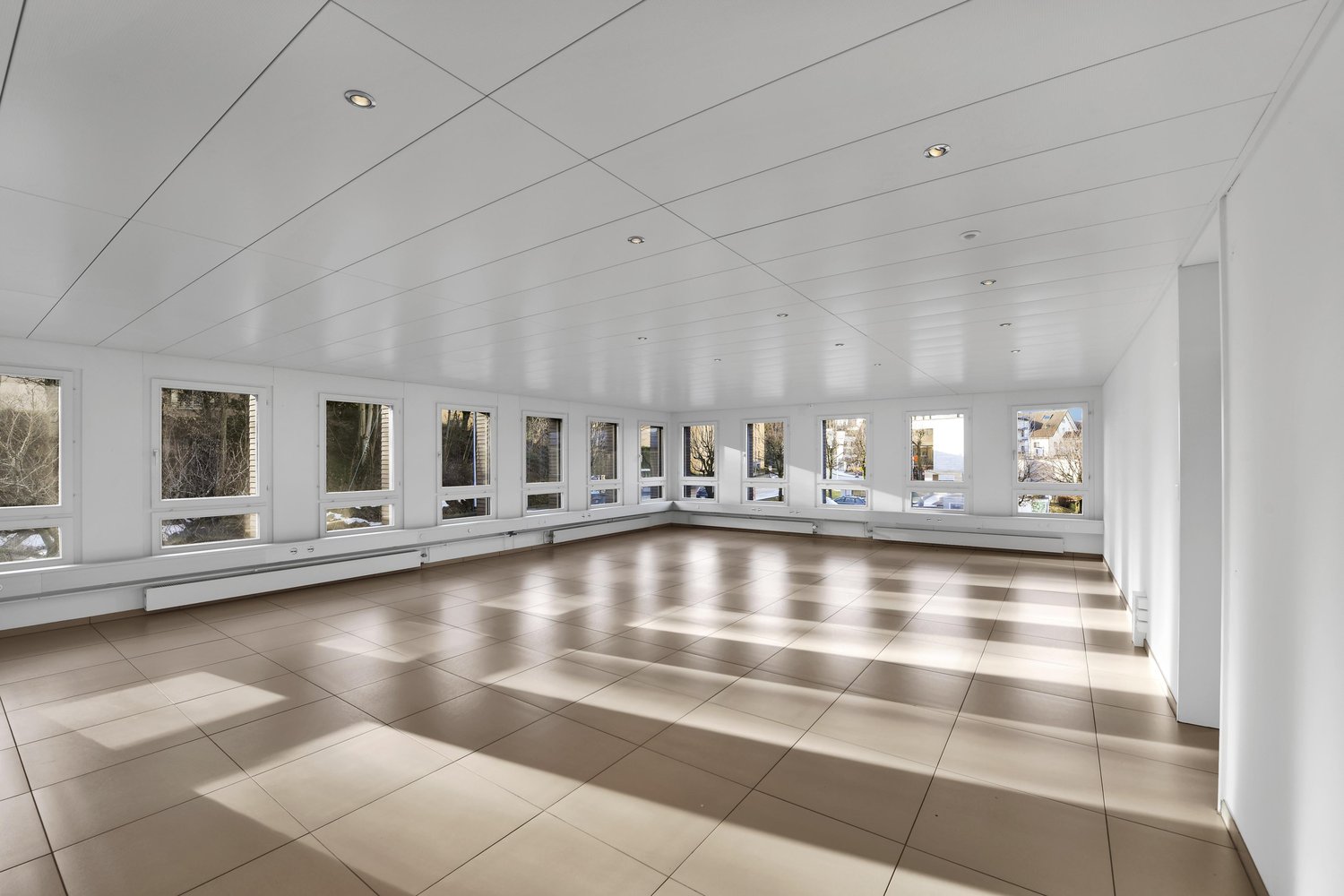 143m² office